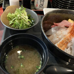 Ikasushidainingusensuke - 味噌汁はおかわり自由ですが、熱いのでなかなか食べられない。