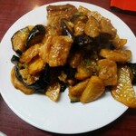 新シン - 角煮、ジャガイモとナス炒め