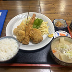 Shokujidokoro Kadoya - ミックスフライ定食 豚汁変更1600円