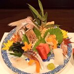 二ッ屋 さかい - 刺し盛り6点。