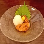 二ッ屋 さかい - 自家製いかわたのいしる漬け。