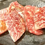 焼肉 源 - ハイレベルな普通のカルビ990円