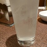 千山苑 - レモンサワー、炭酸弱め。