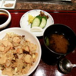 燔 - ガーリックライス(上のニンニクチップは残しておいて自分でのせました。)