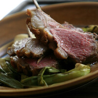 骨付き仔羊ロースのグリル　アロマティックオイルとレモン