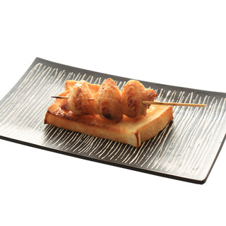 [Focus on temperature] Serve over the bread on a warm plate.