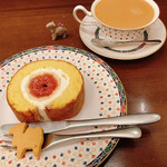 森のらくだ - いちじくロールとミルクティー