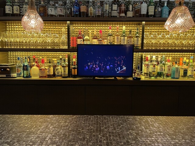 座席 : バー ドゥーエ (BAR due) - すすきの(市営)/バー | 食べログ