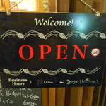 オープンの看板に安心の禁煙マーク