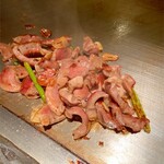 Okonomiyaki Gouki - 定番　砂肝ニンニク焼き