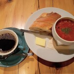 HOUSE MADE - 季節野菜のミネストローネ（バゲット付き）、ホットコーヒー