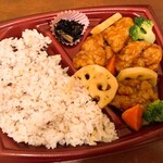 西友 - 料理写真:鶏と野菜の黒酢あん弁当(税抜398円)