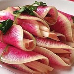 サムギョプサルと韓国料理 TUTUMU38 - 紅心大根の冷製水キムチ