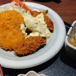 駒八 - カキフライ定食ウイズコロッケ(950円)