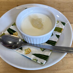 ましゅ ましゅ - ミルクプリン　アップルジャムのせ