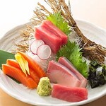 Assortment of 3 pieces of sashimi