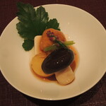 分とく山 - くるみ豆腐と大黒しめじの炊き合わせ