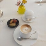 エトゥルスキ - 20221102食後の焼き菓子とホットカフェラテ