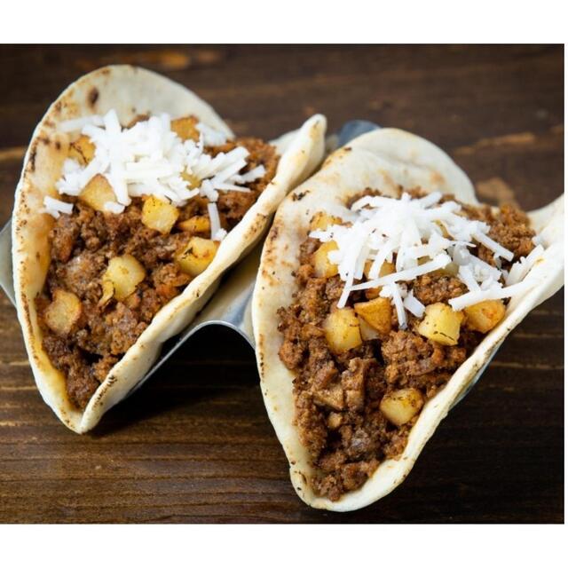 「タコス」 A super cheap taco shop that was always full and I had given up on