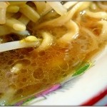 ラーメン二郎  - 小ニンニク抜き（2013.05）アブラカラメはデフォのスープ