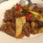 桂花 - 牛フィレ肉のXO醤炒め。筍やパプリカ、アスパラの歯ざわりがお肉の柔らかさを強調します！