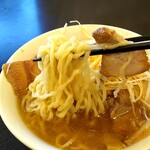 Aidukitakata ramen bannaiko boshi - 焼豚+麺　リフトアップ