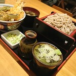 Sobadokoro Minatoan - 天丼セット、蕎麦大盛。