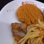 パスタ・デ・ココ - メンチカツ、ローストチキン