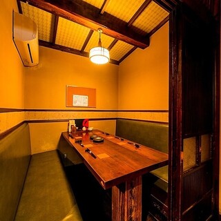 【6名様×1】おこもり感のある昭和レトロな完全個室でゆったりお食事を堪能