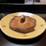 よし町 - ・含肴
      皇室献上品 笠間市 田村きのこ園
      福王しいたけ炭焼
      私が皇室御用達の椎茸を食べるとかシュールw
      とりあえずうめー！