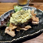 炭や吟蔵 - 砂ずりとアボカドのがっこ辣油和え