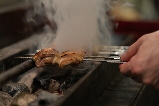 Brochette Namioka - 【日本三大地鶏】焼鳥は唯一100％純血が守られている「名古屋コーチン」を使用。肉の旨みがつまった焼鳥をご賞味ください。