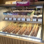 Bonnel Cafe - ショーケースの中に可愛いチョコレートが～