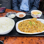 上海酒家 - ♪豚肉と玉子の醤油味炒め定食 ¥700とわたし…
            ※撮り忘れたため、パープルさんから写真を提供して貰った