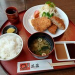 Kushidokoro Manzou - 日替わりランチ 790円(税込) 白身魚&メンチ