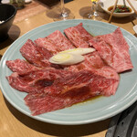 炭焼 金竜山 - 並カルビと中カルビ