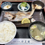 やま田 - A定食 イシモチ塩焼き