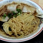 しま彰 - 食感のある細麺