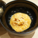 三谷 - ご飯に根室産の赤雲丹を炙ったものと奥尻島の馬糞雲丹を混ぜたもの