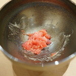 三谷 - 肝和えの残ったソースに那智勝浦の延縄漁の鮪の中落ちで