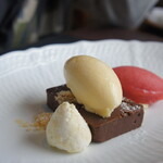 ル・ゴロワ フラノ - チョコレートのテリーヌと牛乳のアイスクリーム