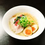 麺酒屋からから - ふんだん貝出汁の塩ラーメン