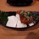 沖縄料理・島酒場 がらくた - 島豆腐とタラチャンジャ
