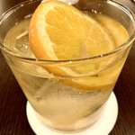 3rd. BAR&GRILL RESTAURANT - 珍しいオレンジスライスの入ったハイボール　　　　500円税込(ランチタイム)