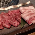 Yakiniku Gyuutopia - 牛赤身6切れ、豚バラ肉2切れ、ちょっと足りなくて追加したくなる