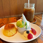 Q CAFE by Royal Garden Cafe - 