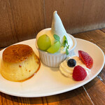 Q CAFE by Royal Garden Cafe - 