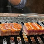 黒毛和牛焼肉 白か黒 - 