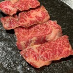 黒毛和牛焼肉 白か黒 - 
