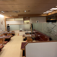 中之島なだ万 - 店内